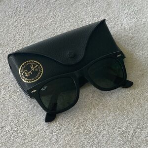 Ray-Ban WAYFARER Sunglasses